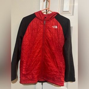 The North Face Quilted Sweater Fleece Jacket in Fiery Red/Dark Grey Heather